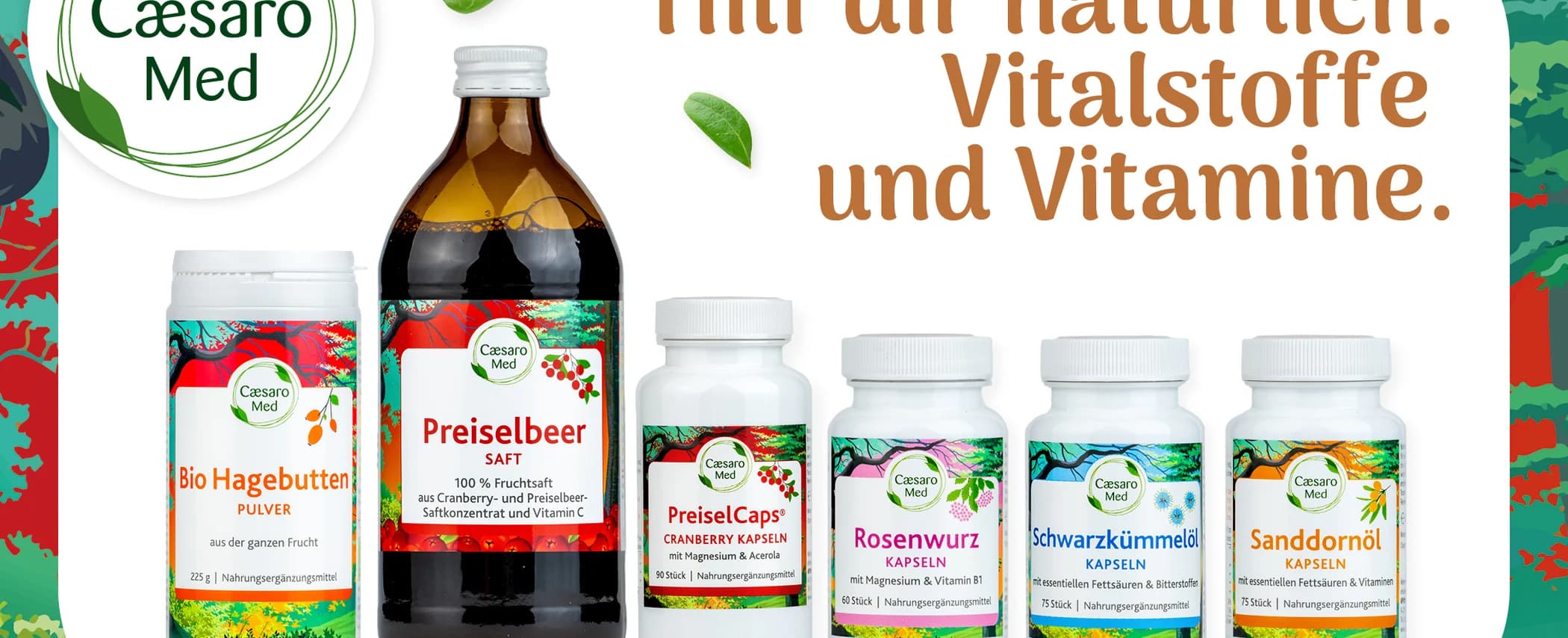 Ein A+-Modul mit dem ganzen Sortiment: Saftflasche, Pulverdosen und Kapseln nebeneinander vor illustriertem Grund, links die Zeile Hilf dir natürlich, Vitalstoffe und Vitamine.