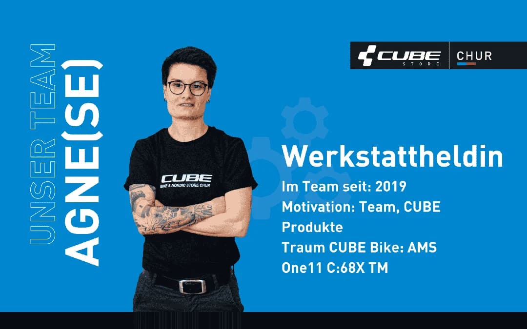 Personenkarte UNSER TEAM mit freigestelltem Porträt auf CUBE-Blau, dem Namen AGNESE, der Rolle Werkstattheldin und der Angabe im Team seit 2019.