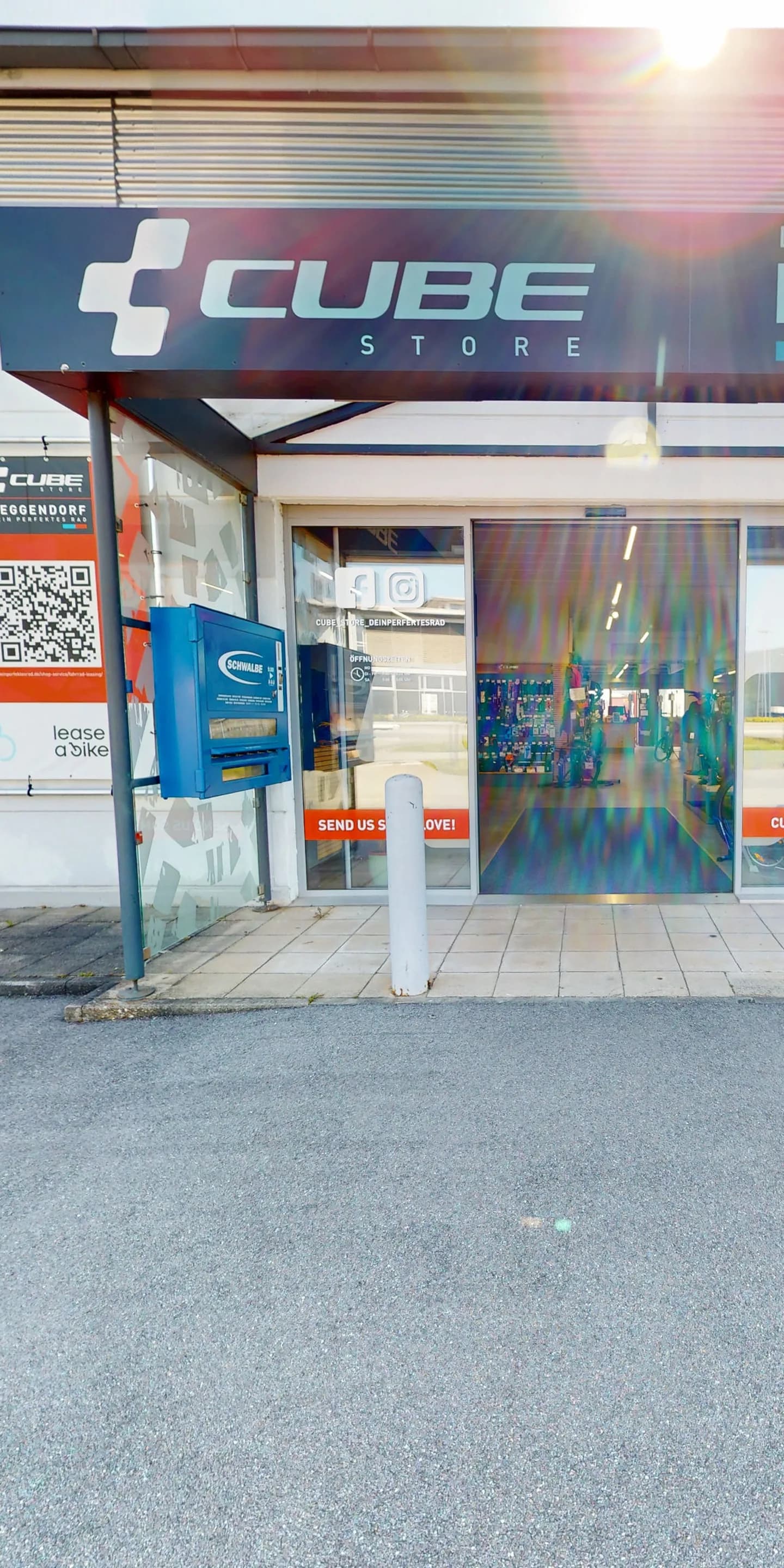 CUBE Store Deggendorf: Anzeigengestaltung für ein Fachgeschäft