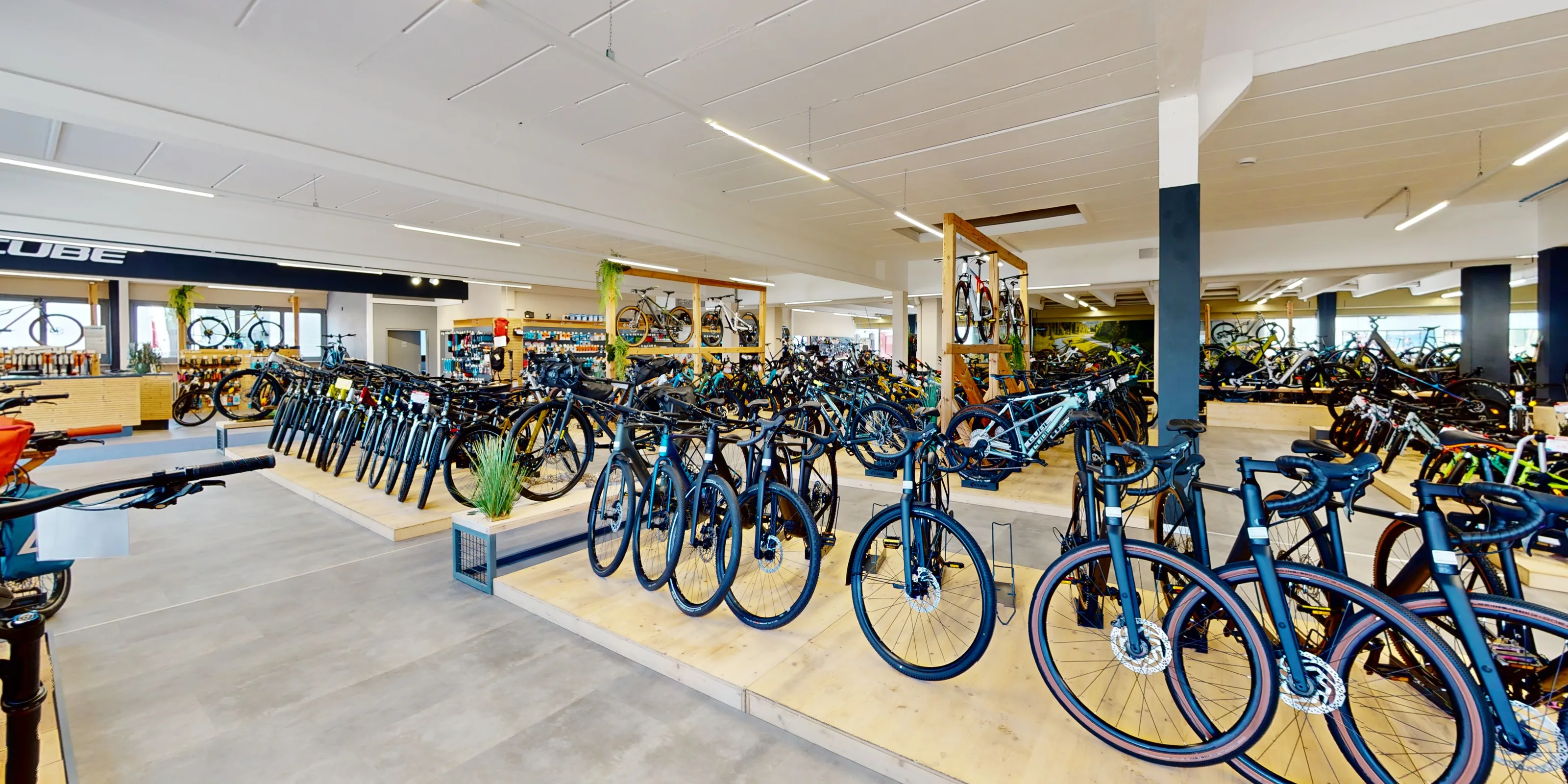 CUBE Store Deggendorf: Grafik & Branding, Virtueller Rundgang