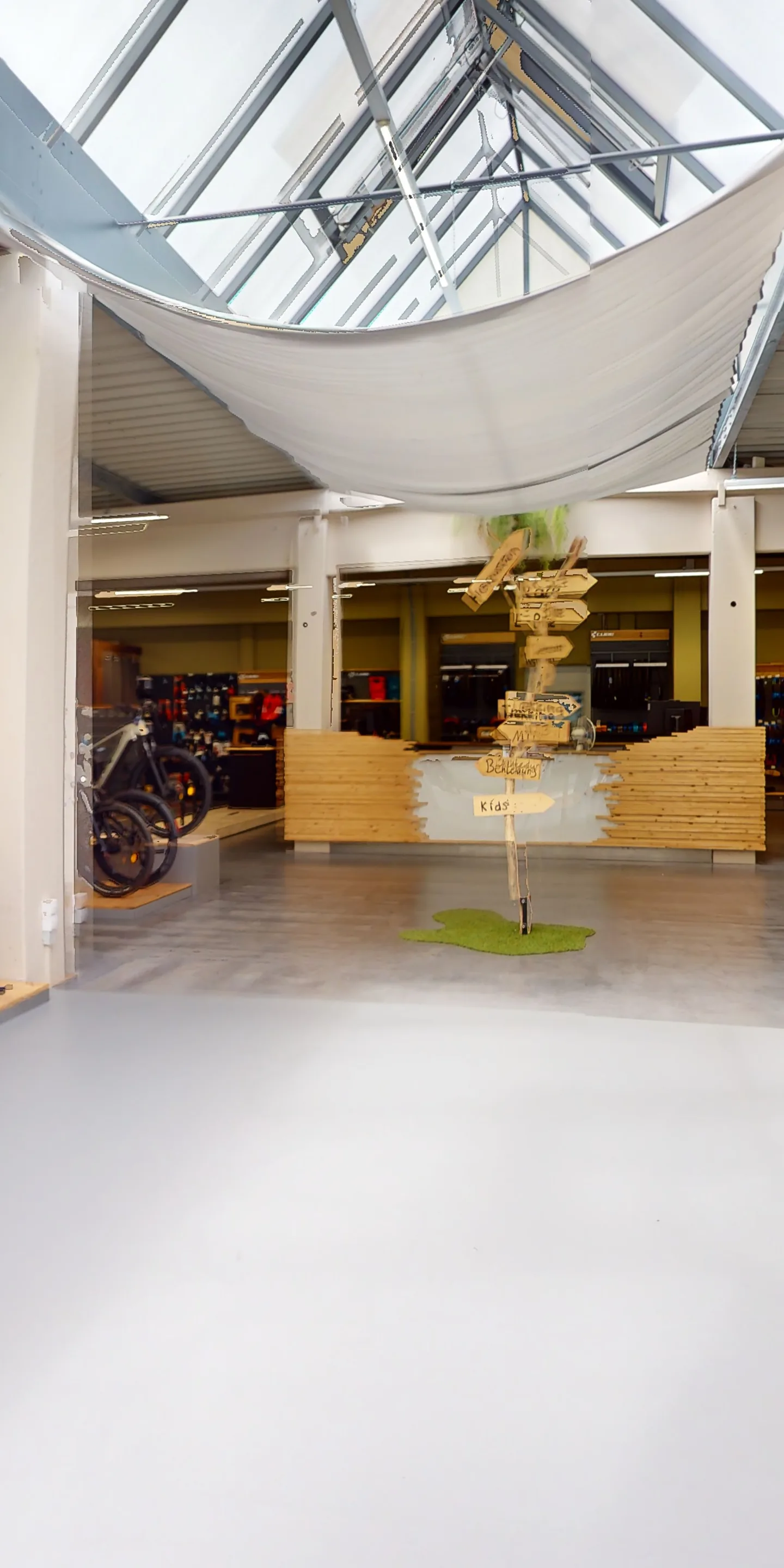 CUBE Store Dingolfing: 360 Grad Rundgang für ein Fachgeschäft