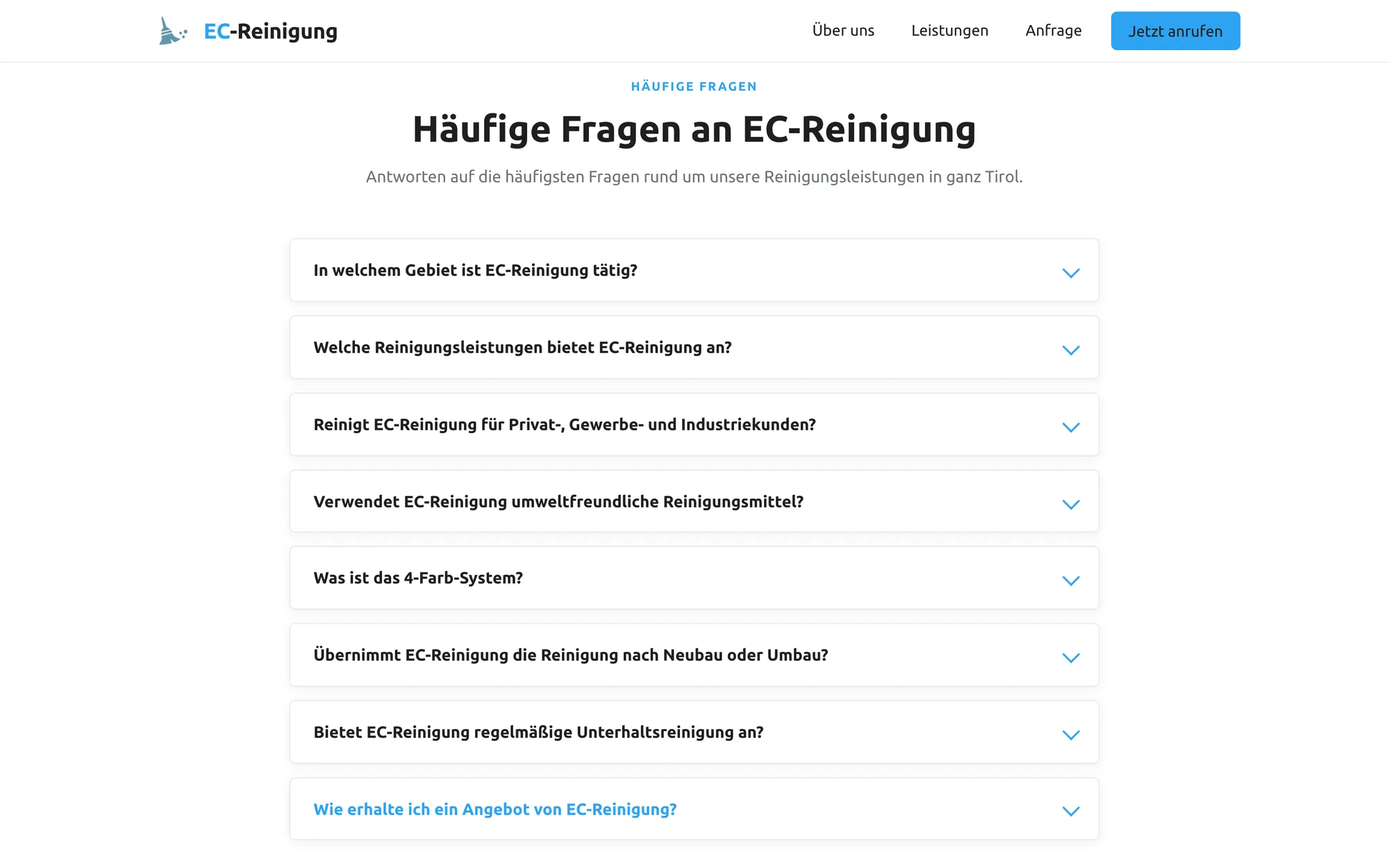 Das Akkordeon der häufigen Fragen: acht geschlossene Zeilen mit Fragen nach Einsatzgebiet, Leistungen, Kundengruppen, Reinigungsmitteln und Angebot, jede mit einem Pfeil am rechten Rand.