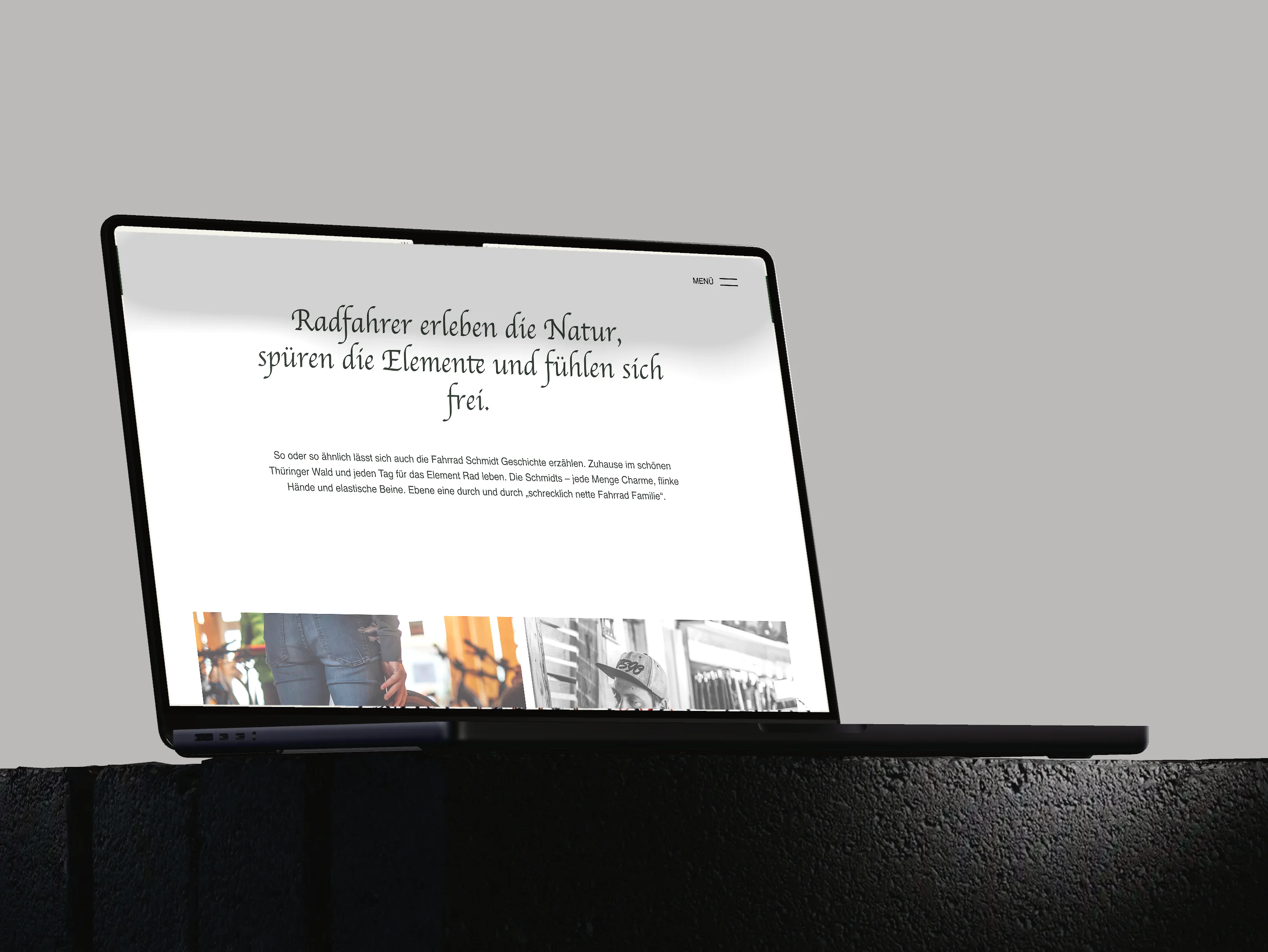 Die frühere Website von Fahrrad Schmidt auf einem MacBook: ein Zitat über das Radfahren über einem Absatz Fließtext, darunter ein Streifen Fotos aus dem Laden.