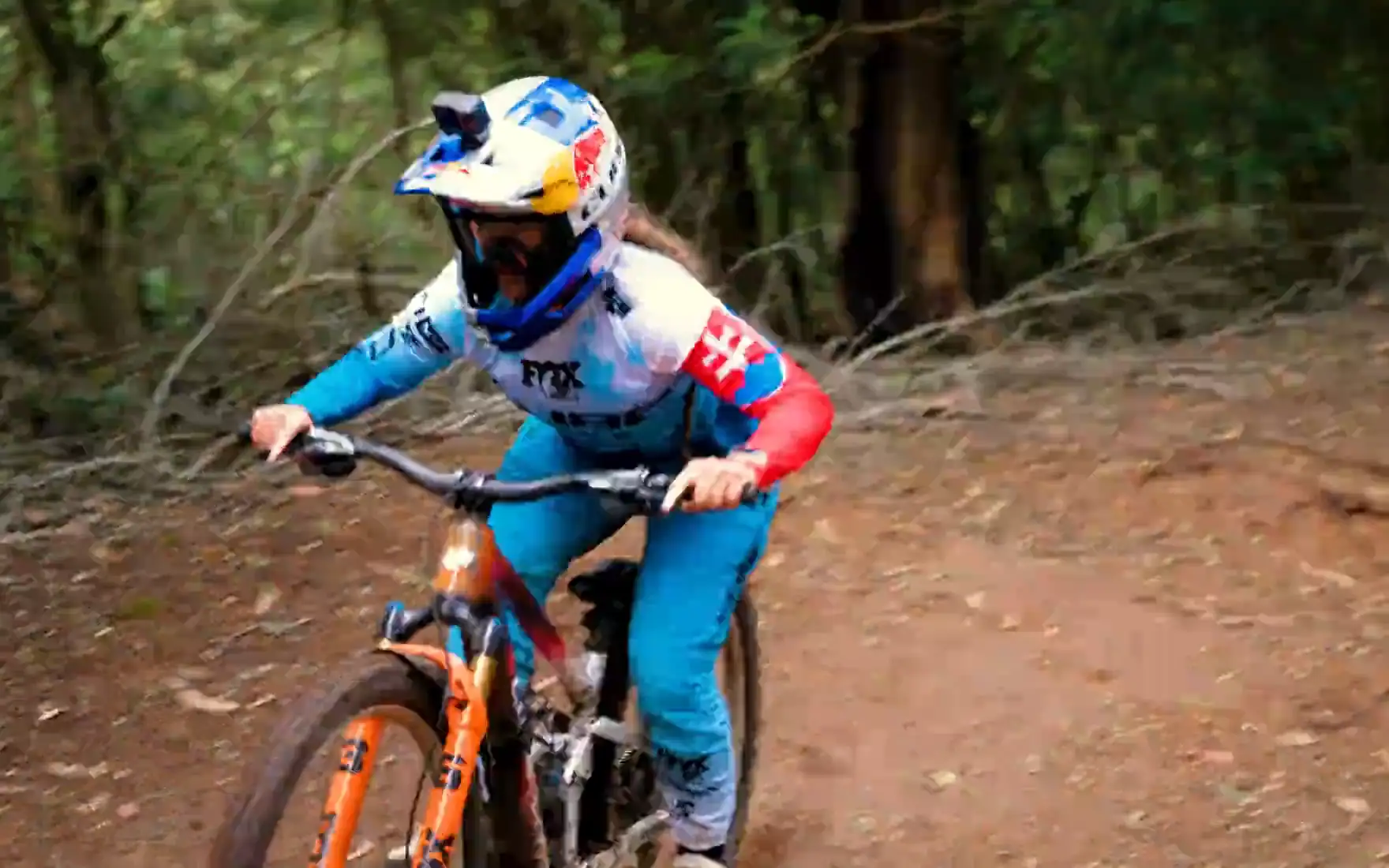 Der Film von der Reise nach Madeira: Trails im Lorbeerwald, die Küste aus der Luft und das Team zwischen den Abfahrten.