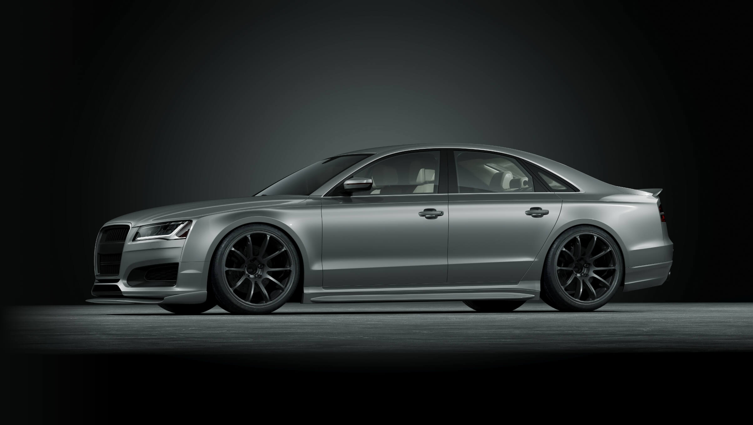 Eine schnittige, silberne Luxuslimousine mit getönten Scheiben und schwarzen Felgen ist in einem Innenraum geparkt, in dem eine dramatische Beleuchtung ihre glatten Linien und ihr sportliches Design hervorhebt.